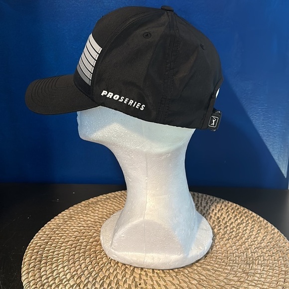 NWOT Men’s Black PGA TOUR Golf Printed Hat - One Size Fits All - Picture 3 of 7